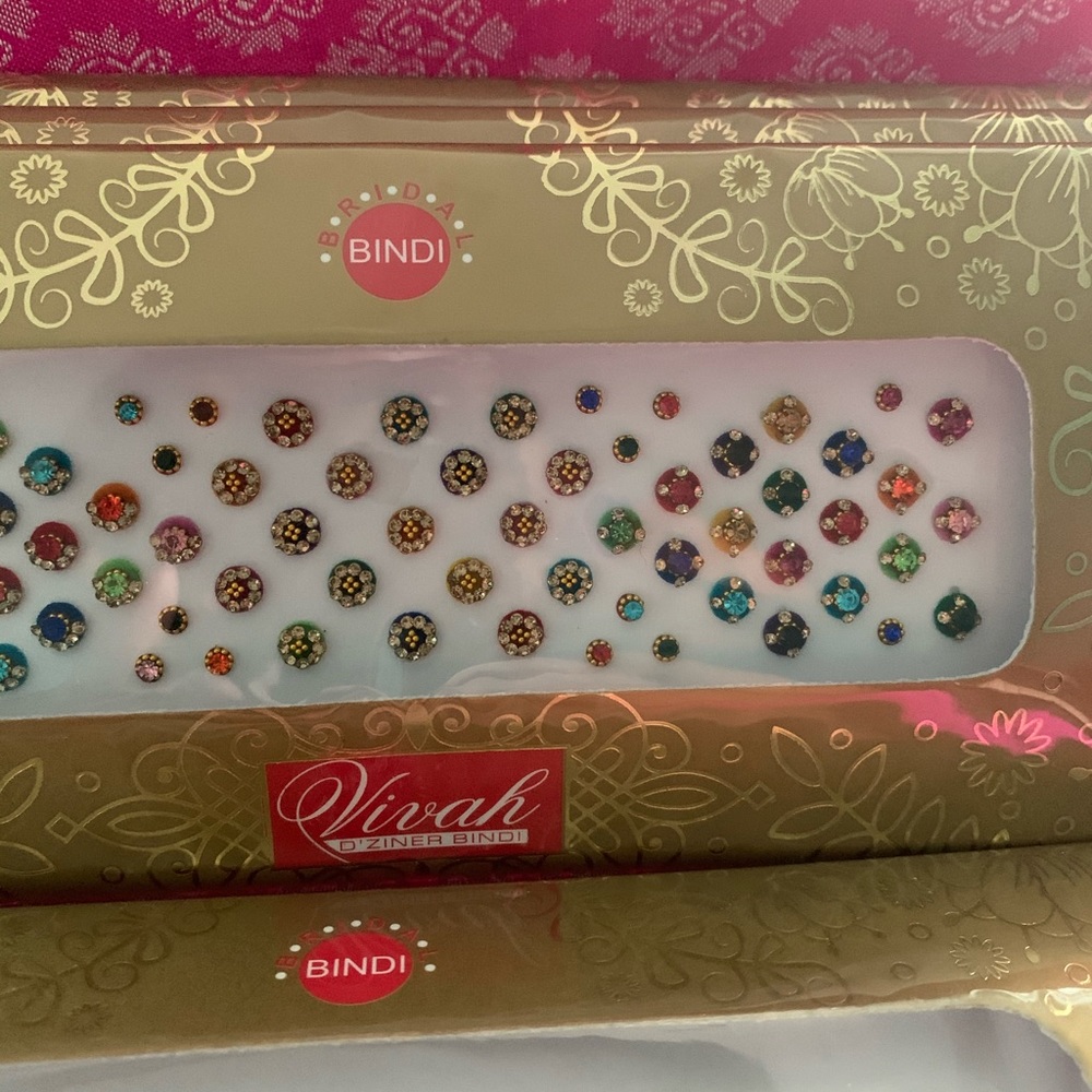 BINDIS WITH RHINESTONES - Circle Shape - Picture 2 of 6